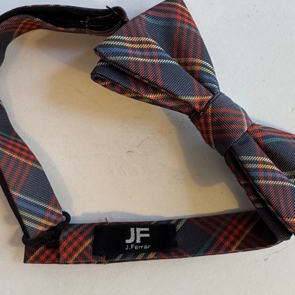 jf j.ferrar Black and Red Tartan Plaid Bow Tie - Picture 2 of 4